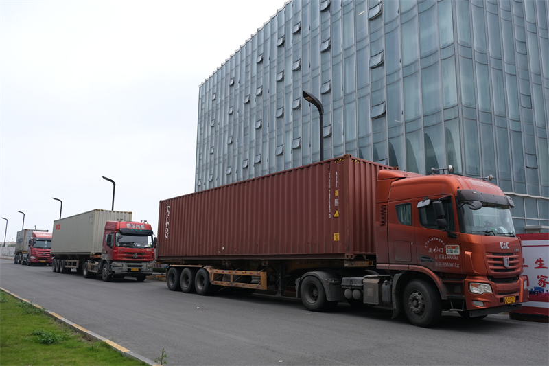 Машините за производство на тухли QGM, изпратени до Близкия изток, помагат на регионалното строителство да направи нов скок напред