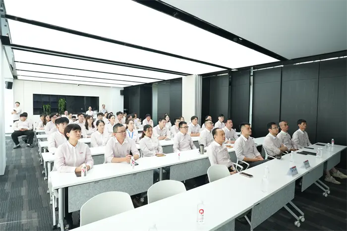 QGM: Гледане на военния парад заедно и събиране на сили за напредък