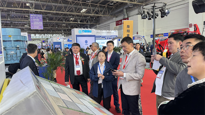 Събиране на златна есен, за да говорим за интелигентно производство, силата на Quangong създава блясък