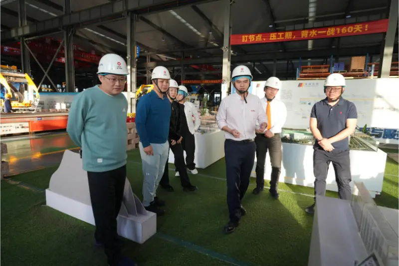 Асоциацията на завърналите се в чужбина студенти Nan'an посети и проведе проучване в Quangong Machinery Co., Ltd.