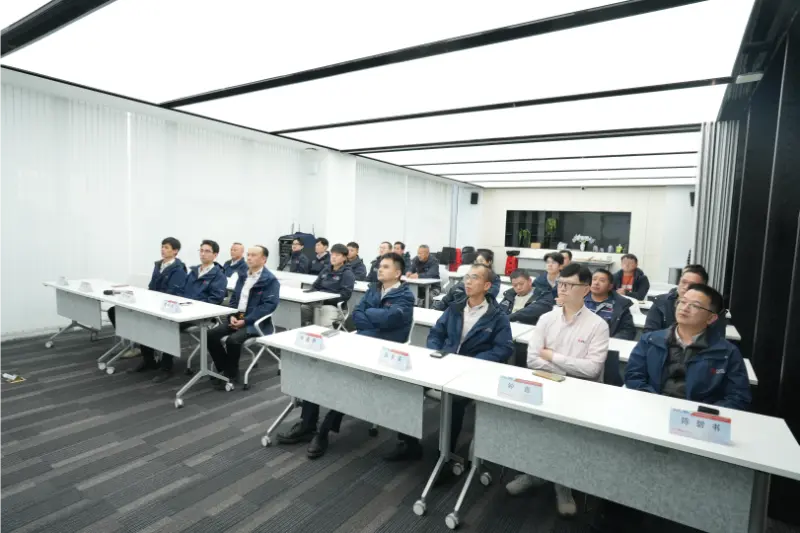 Срещата за мобилизиране на задграничния проект за производство на тухли на Quangong Machinery Co., Ltd. приключи успешно.